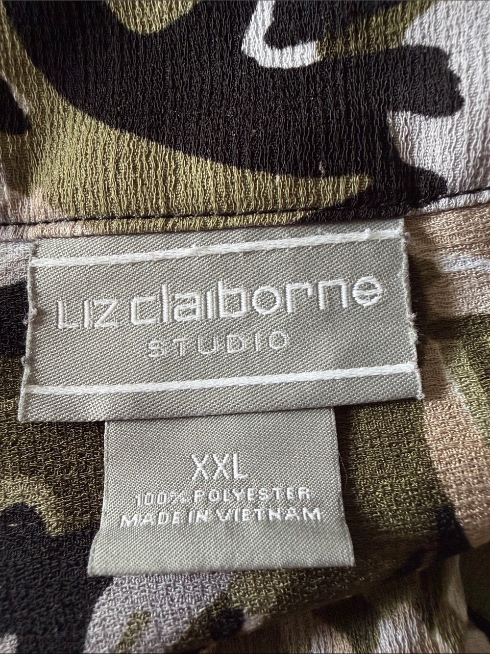 Liz Claiborne Olive Black Cream Paisley V-Neck Sleeveless Top - Picture 2 of 6
